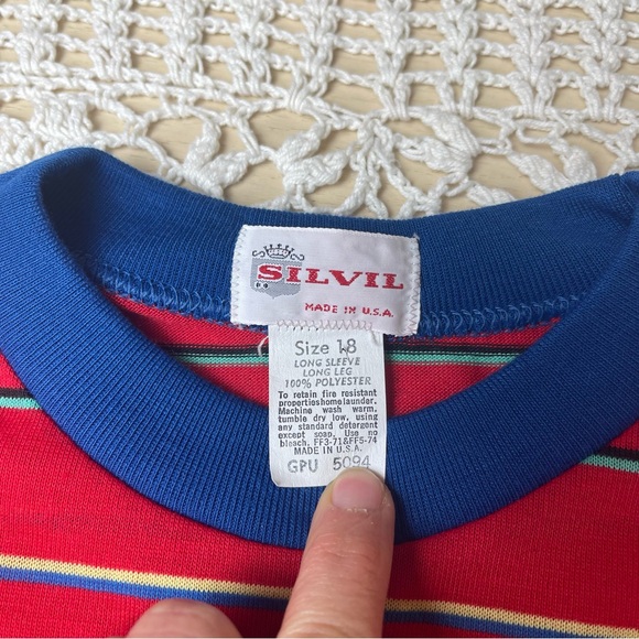 Vintage Silvil Youth 18 Red Striped Long Sleeve Crewneck Single Stitch Shirt - Picture 3 of 3